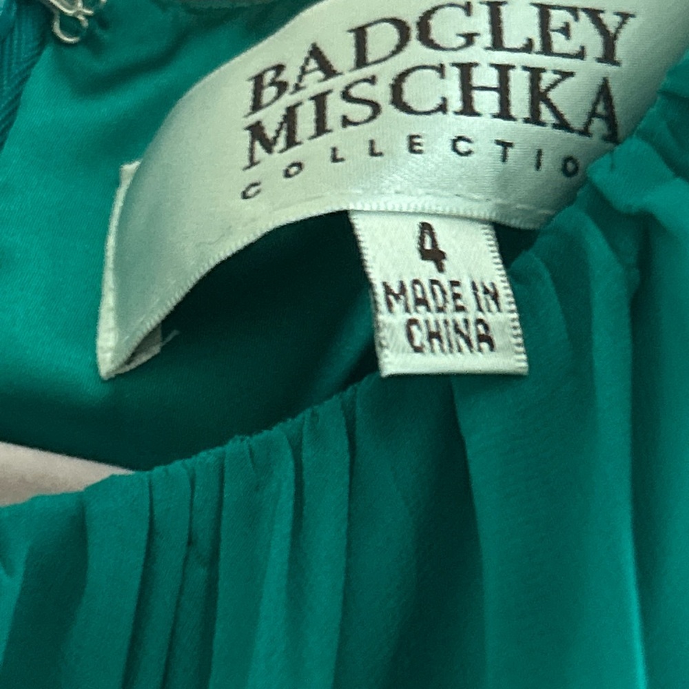 NWT Badgley Mischka Sleeveless Pleated Gown in Jade. Size 4. Exquisite. - Picture 3 of 16